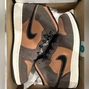 New Big Kid Size 6.5Y Jordan 1 Mid - Dark chocolate Suede, black & Crimson Bliss